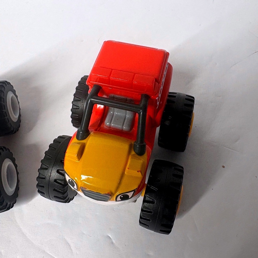 Blaze and the Monster Machines Crusher & Rescue Stripes Diecast Trucks Toys - Picture 3 of 5